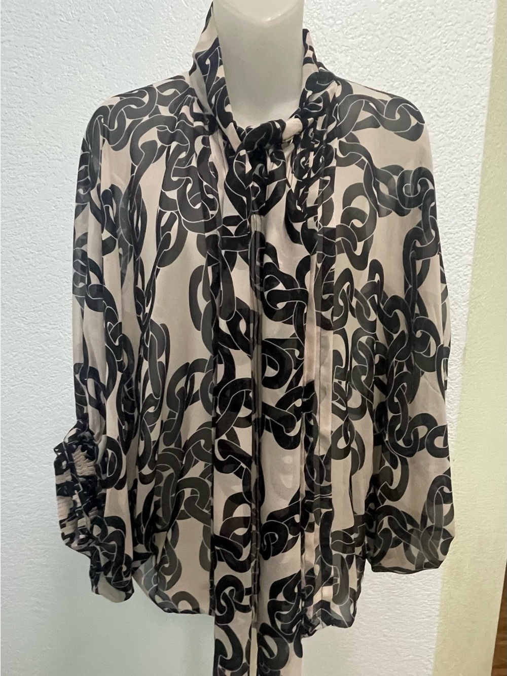 Diane Von Furstenberg Black Chain Link on Cream “Joanne” Silk Chiffon Blouse M